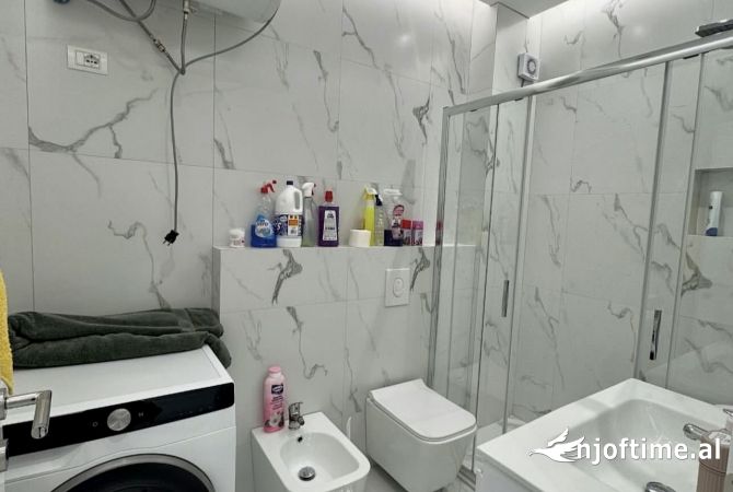 Shtepi me qera Apartament ne Tirane, 3+1, Mobilimi E mobiluar, Pagesa 800  Euro.