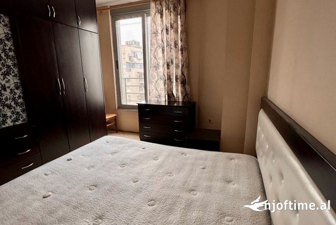 Shtepi me qera Apartament ne Tirane, 2+1, Mobilimi E mobiluar, Pagesa 450  Euro.