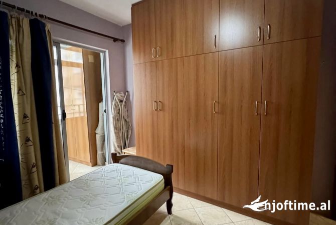 Shtepi me qera Apartament ne Tirane, 2+1, Mobilimi E mobiluar, Pagesa 450  Euro.