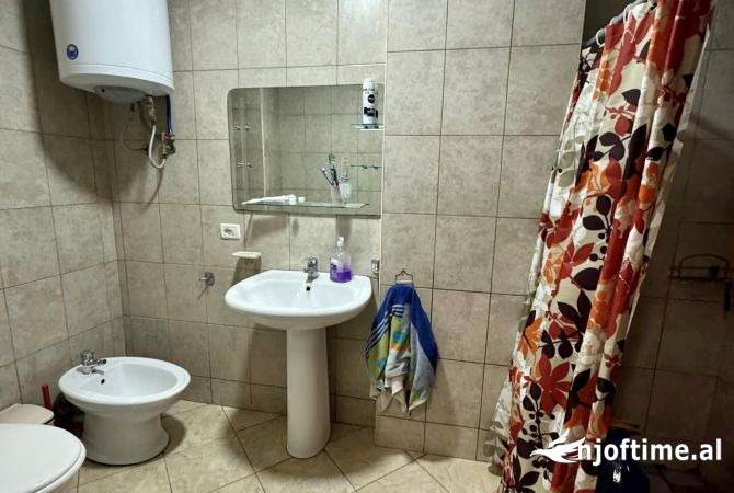 Shtepi me qera Apartament ne Tirane, 2+1, Mobilimi E mobiluar, Pagesa 450  Euro.
