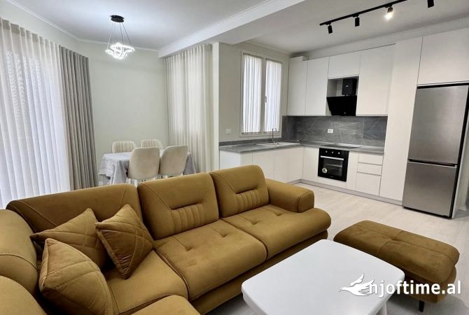 Shtepi me qera 2+1 ne Tirane - 800 Euro