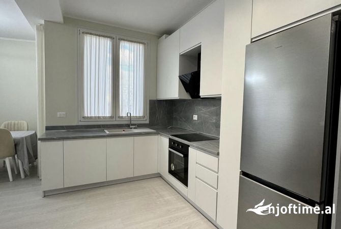 Shtepi me qera Apartament ne Tirane, 2+1, Mobilimi E mobiluar, Pagesa 800  Euro.