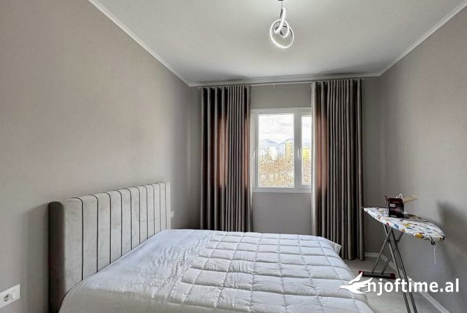 Shtepi me qera Apartament ne Tirane, 2+1, Mobilimi E mobiluar, Pagesa 800  Euro.