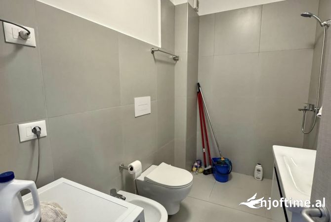 Shtepi me qera Apartament ne Tirane, 2+1, Mobilimi E mobiluar, Pagesa 800  Euro.