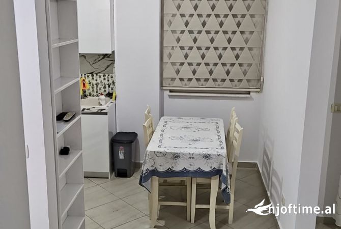 Shtepi me qera Apartament ne Tirane, 1+1, Mobilimi E mobiluar, Pagesa 400  Euro.