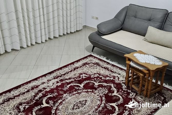Shtepi me qera Apartament ne Tirane, 1+1, Mobilimi E mobiluar, Pagesa 400  Euro.