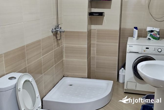 Shtepi me qera Apartament ne Tirane, 1+1, Mobilimi E mobiluar, Pagesa 400  Euro.