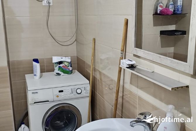 Shtepi me qera Apartament ne Tirane, 1+1, Mobilimi E mobiluar, Pagesa 400  Euro.