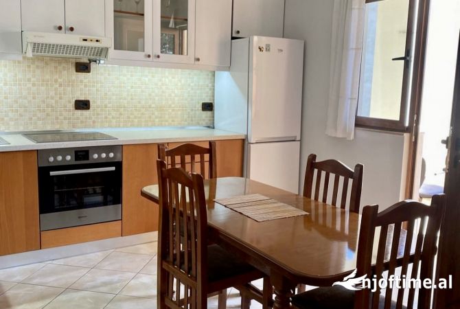 Shtepi me qera Apartament ne Tirane, 2+1, Mobilimi E mobiluar, Pagesa 700  Euro.