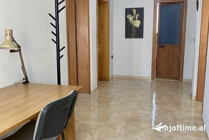Shtepi me qera Apartament ne Tirane, 2+1, Mobilimi E mobiluar, Pagesa 700  Euro.