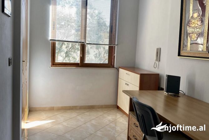 Shtepi me qera Apartament ne Tirane, 2+1, Mobilimi E mobiluar, Pagesa 700  Euro.