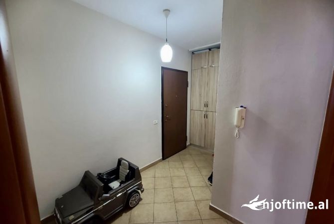 Shtepi me qera Apartament ne Tirane, 1+1, Mobilimi E mobiluar, Pagesa 400  Euro.