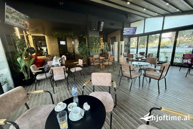 Ambient biznesi me qera 2+1 ne Tirane - 1,700 Euro