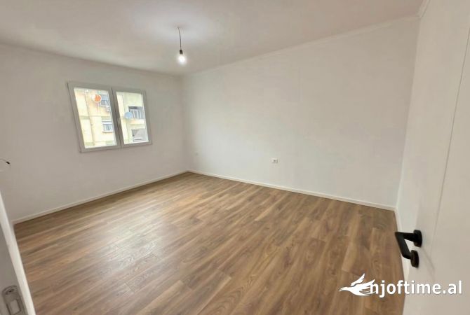 Shtepi ne shitje Apartament ne Tirane, 2+1, Mobilimi Bosh, pa mobiluar, Pagesa 148,000  Euro.