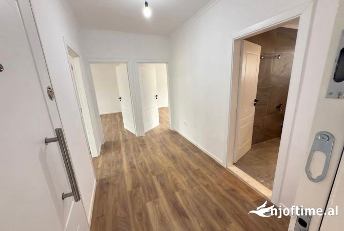 Shtepi ne shitje Apartament ne Tirane, 2+1, Mobilimi Bosh, pa mobiluar, Pagesa 148,000  Euro.