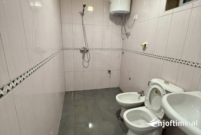 Shtepi me qera Apartament ne Tirane, 1+1, Mobilimi E mobiluar, Pagesa 450  Euro.