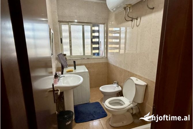 Shtepi me qera Apartament ne Tirane, 1+1, Mobilimi E mobiluar, Pagesa 39,000  Leke.