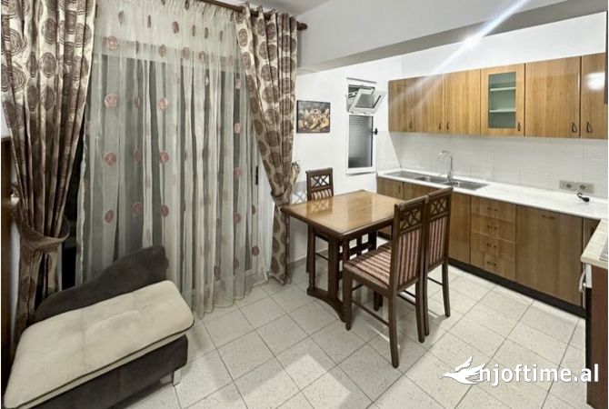 Shtepi me qera 2+1 ne Tirane - 700 Euro