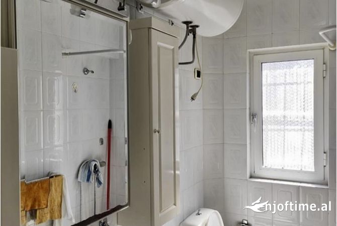 Shtepi me qera Apartament ne Tirane, 2+1, Mobilimi E mobiluar, Pagesa 700  Euro.