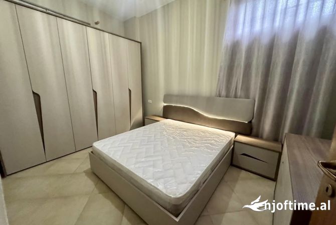 Shtepi ne shitje Apartament ne Tirane, 2+1, Mobilimi E mobiluar, Pagesa 80,000  Euro.