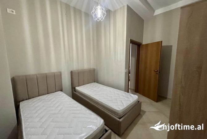 Shtepi ne shitje Apartament ne Tirane, 2+1, Mobilimi E mobiluar, Pagesa 80,000  Euro.