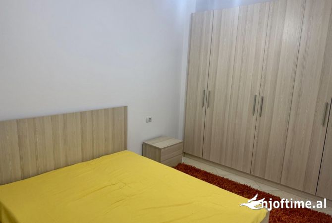 Shtepi me qera Apartament ne Tirane, 2+1, Mobilimi E mobiluar, Pagesa 550  Euro.
