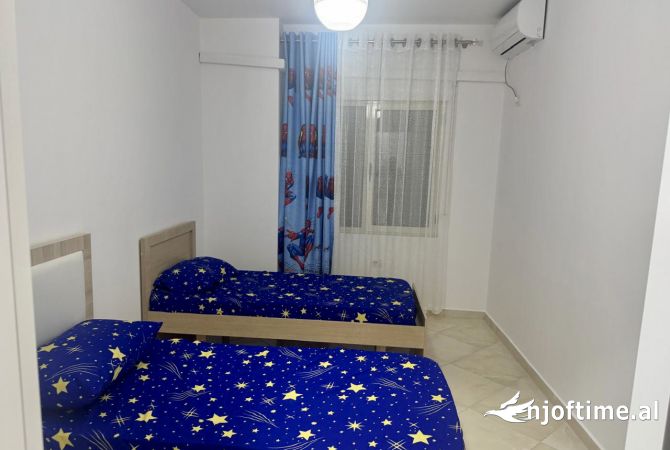 Shtepi me qera Apartament ne Tirane, 2+1, Mobilimi E mobiluar, Pagesa 550  Euro.