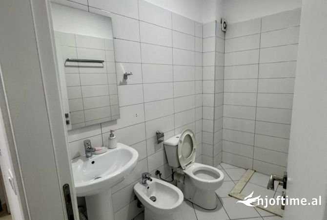 Shtepi me qera Apartament ne Tirane, 2+1, Mobilimi E mobiluar, Pagesa 550  Euro.