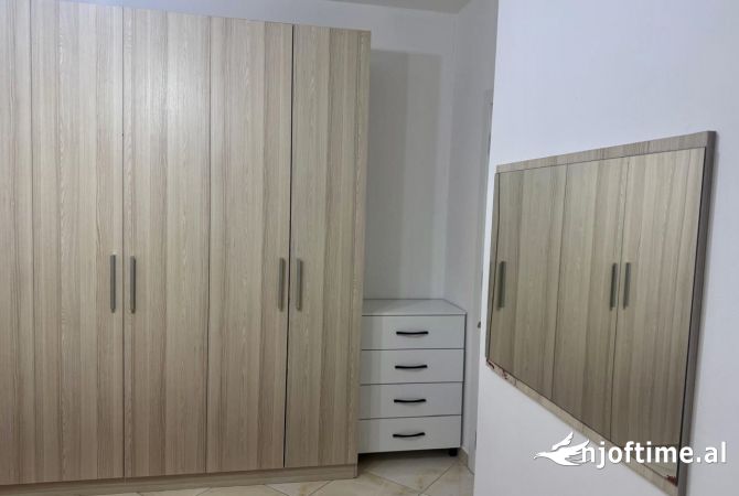 Shtepi me qera Apartament ne Tirane, 2+1, Mobilimi E mobiluar, Pagesa 550  Euro.