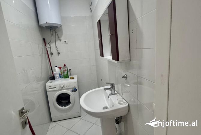 Shtepi me qera Apartament ne Tirane, 2+1, Mobilimi E mobiluar, Pagesa 550  Euro.