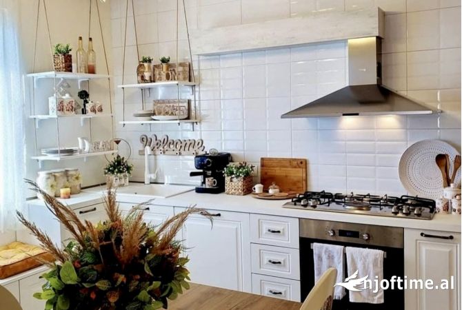 Shtepi ne shitje Apartament ne Tirane, 3+1, Mobilimi E mobiluar, Pagesa 173,000  Euro.