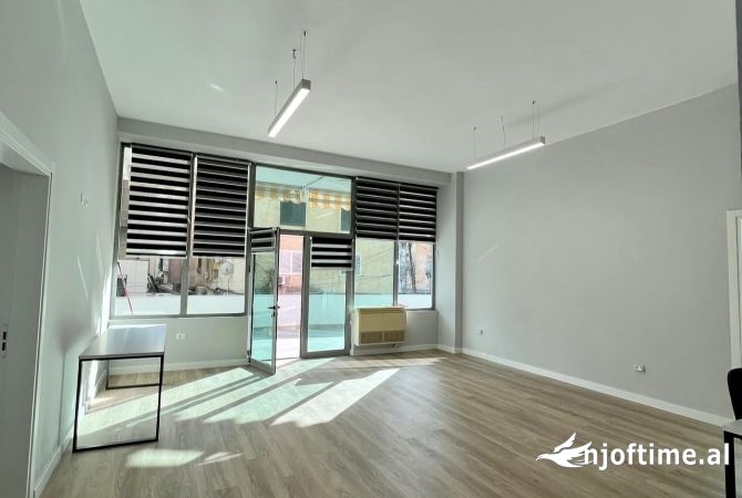 Ambient biznesi me qera 3+1 ne Tirane - 2,000 Euro