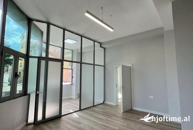 Ambient biznesi me qera 3+1 ne Tirane - 2,000 Euro