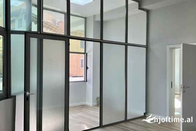 📣 QERA Apartament 2+1 📍 Prane Supermarket Xhangolli , Tek Kristal Center 🛣️ Rruga "Prokop Mima" ✨ 