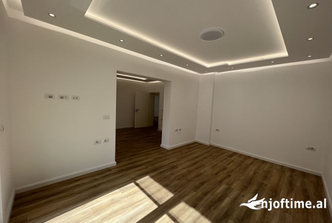 Shtepi me qera Apartament ne Tirane, 2+1, Mobilimi Bosh, pa mobiluar, Pagesa 1,200  Euro.