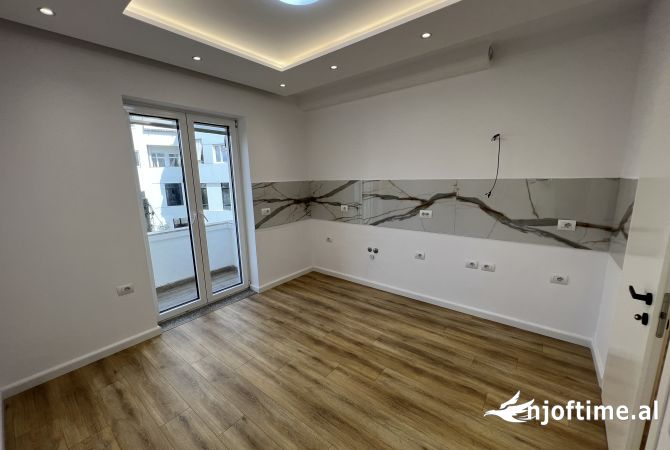 Shtepi me qera Apartament ne Tirane, 2+1, Mobilimi Bosh, pa mobiluar, Pagesa 1,200  Euro.