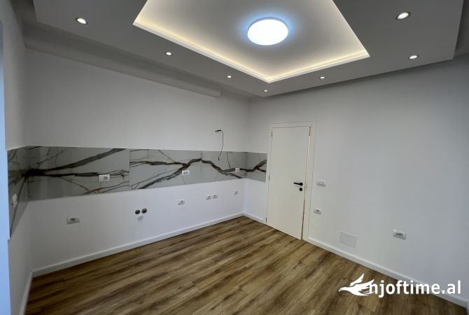 Shtepi me qera Apartament ne Tirane, 2+1, Mobilimi Bosh, pa mobiluar, Pagesa 1,200  Euro.