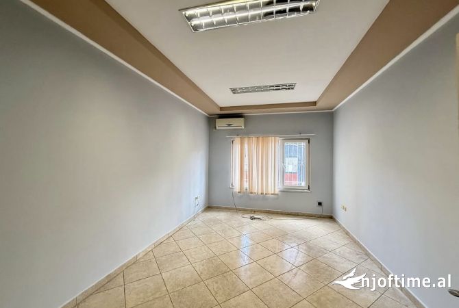 Ambient biznesi me qera 3+1 ne Tirane - 800 Euro