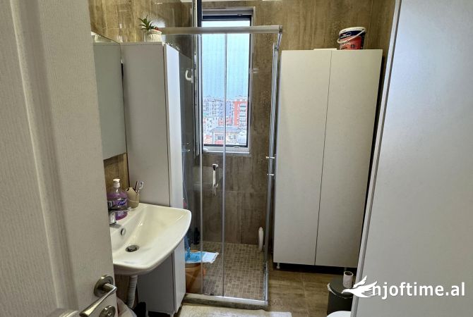 Shtepi ne shitje Apartament ne Tirane, 2+1, Mobilimi E mobiluar, Pagesa 200,000  Euro.
