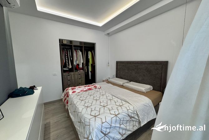 Shtepi ne shitje Apartament ne Tirane, 2+1, Mobilimi E mobiluar, Pagesa 200,000  Euro.
