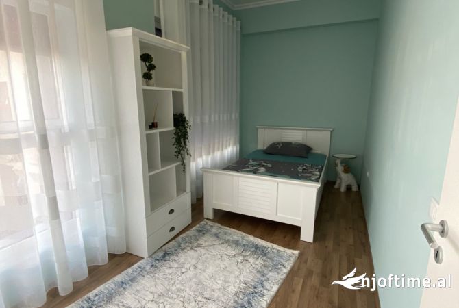 Shtepi me qera Apartament ne Tirane, 2+1, Mobilimi E mobiluar, Pagesa 500  Euro.