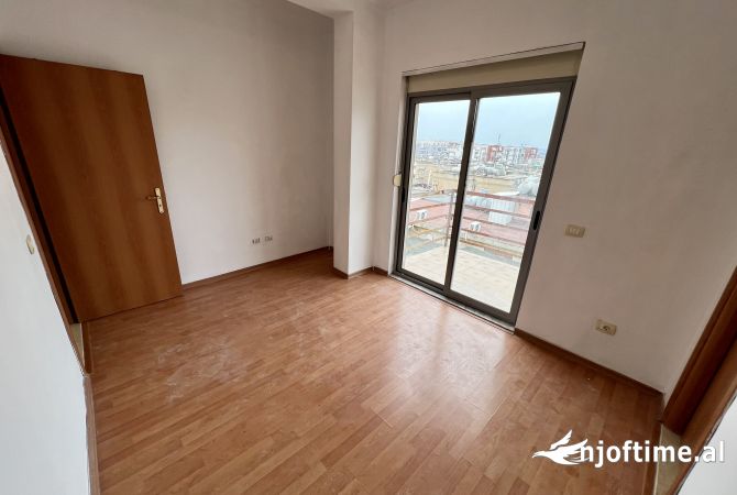 Shtepi me qera Apartament ne Tirane, 2+1, Mobilimi Bosh, pa mobiluar, Pagesa 35,000  Leke.