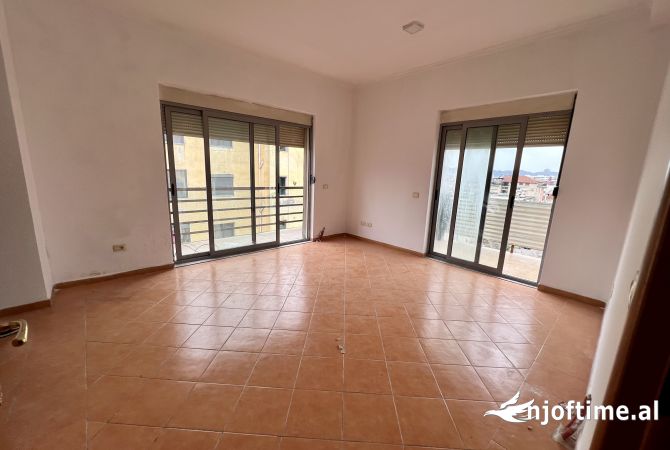Shtepi me qera 2+1 ne Tirane - 35,000 Leke