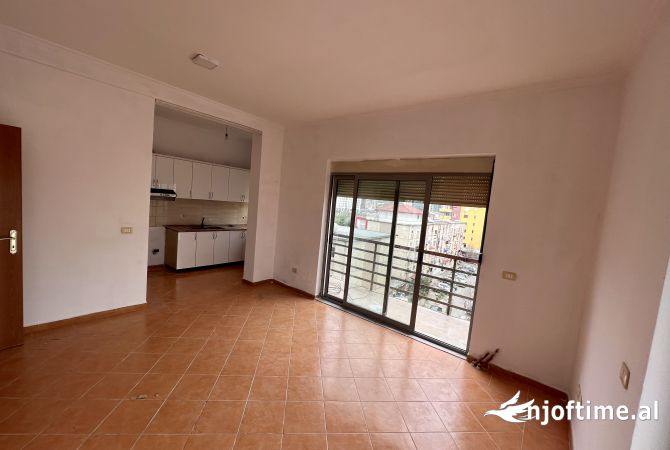 Shtepi me qera 2+1 ne Tirane - 35,000 Leke