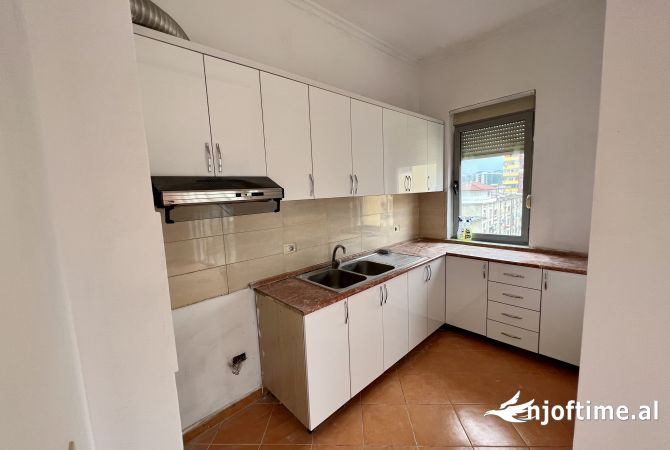 Shtepi me qera 2+1 ne Tirane - 35,000 Leke