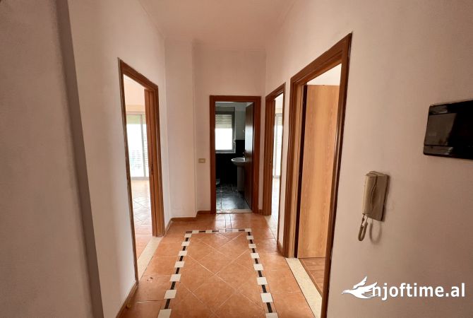 Shtepi me qera Apartament ne Tirane, 2+1, Mobilimi Bosh, pa mobiluar, Pagesa 35,000  Leke.