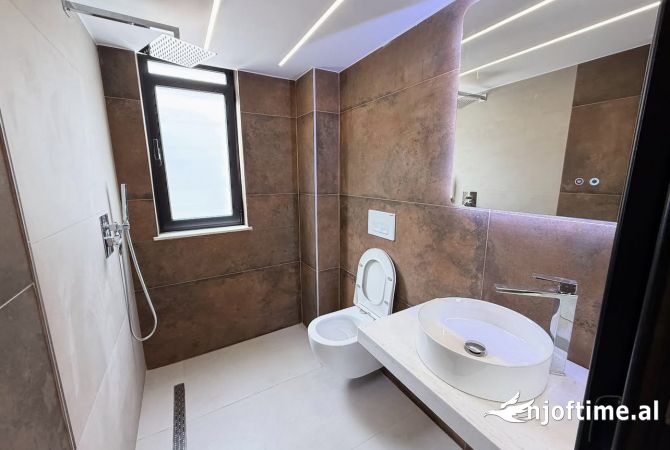 Shtepi ne shitje Apartament ne Tirane, 1+1, Mobilimi E mobiluar, Pagesa 195,000  Euro.