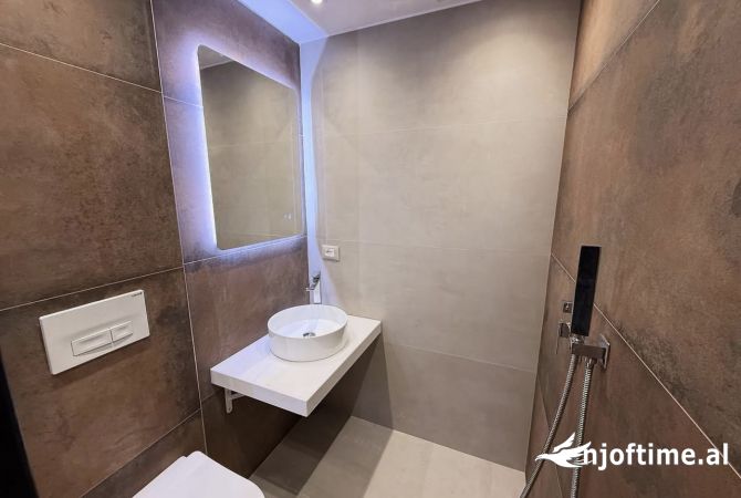 Shtepi ne shitje Apartament ne Tirane, 1+1, Mobilimi E mobiluar, Pagesa 195,000  Euro.