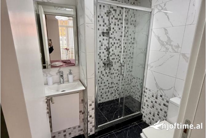 Shtepi me qera Apartament ne Tirane, 2+1, Mobilimi E mobiluar, Pagesa 600  Euro.