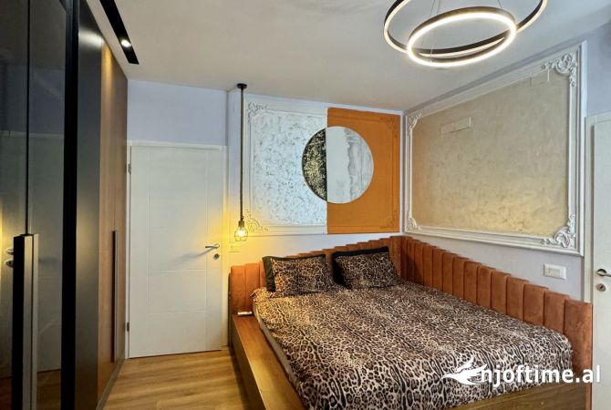 Shtepi ne shitje Apartament ne Tirane, 2+1, Mobilimi E mobiluar, Pagesa 198,000  Euro.